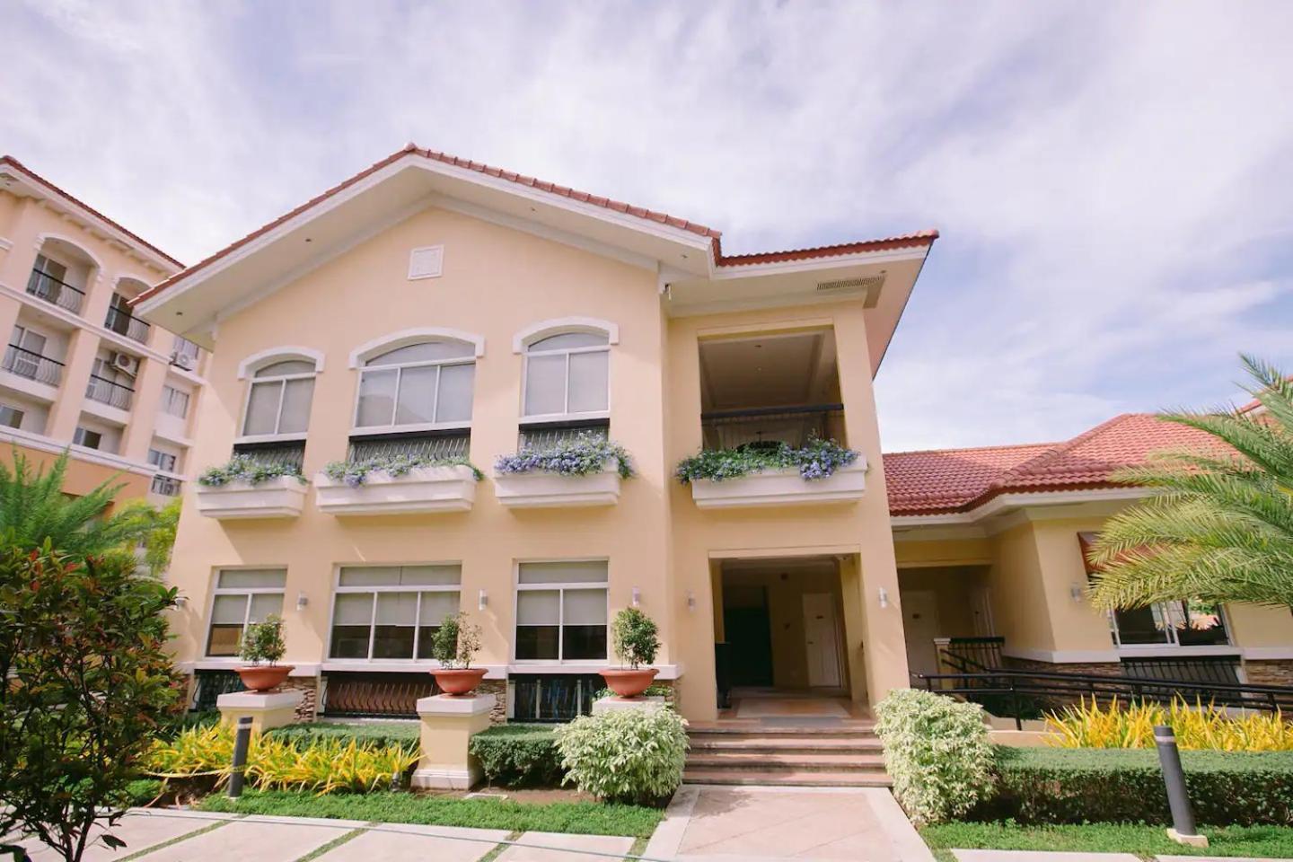 Kara'S Suite Cebu Exterior photo